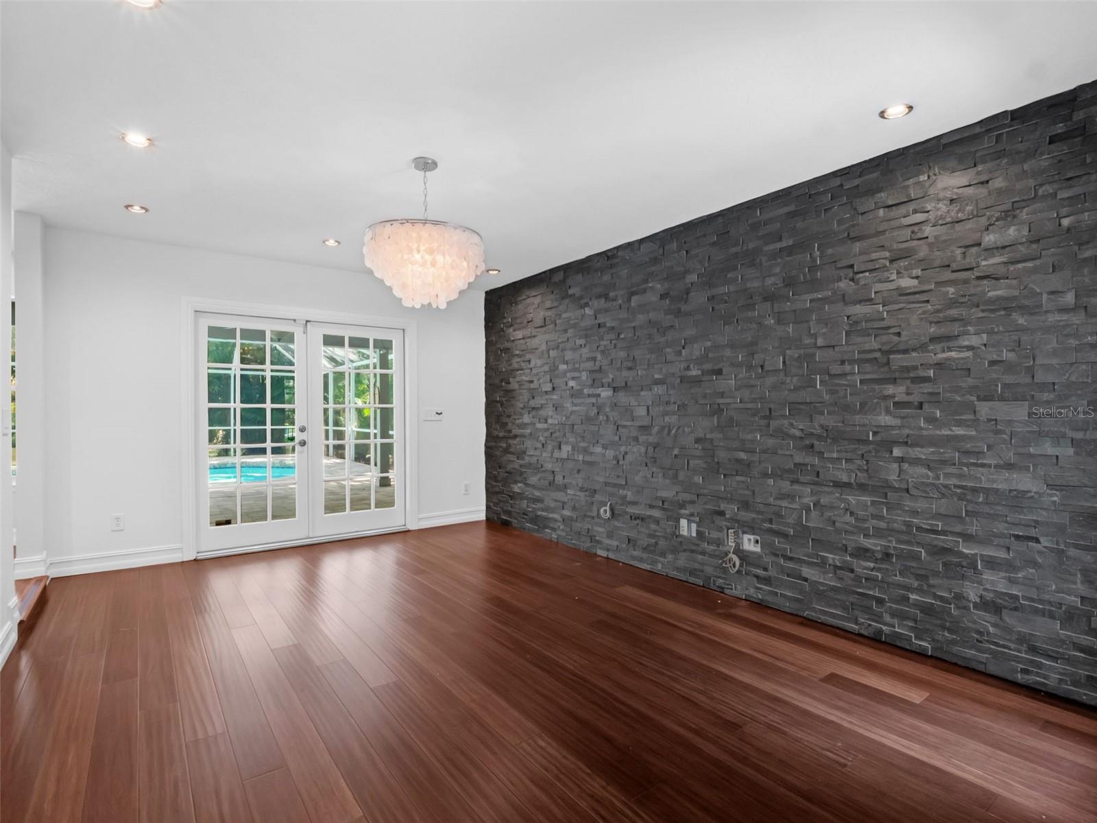 Image 16 of 59 For 145 Crispin Street