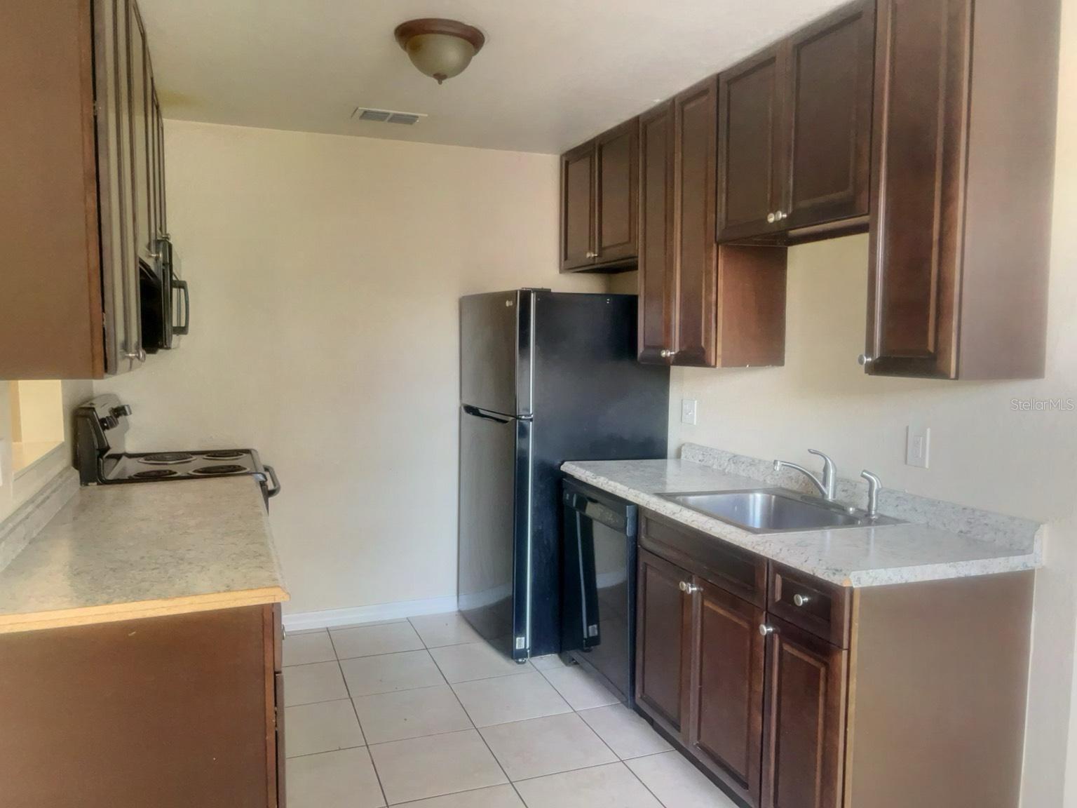 Image 6 of 17 For 4027 Versailles Drive 4027f
