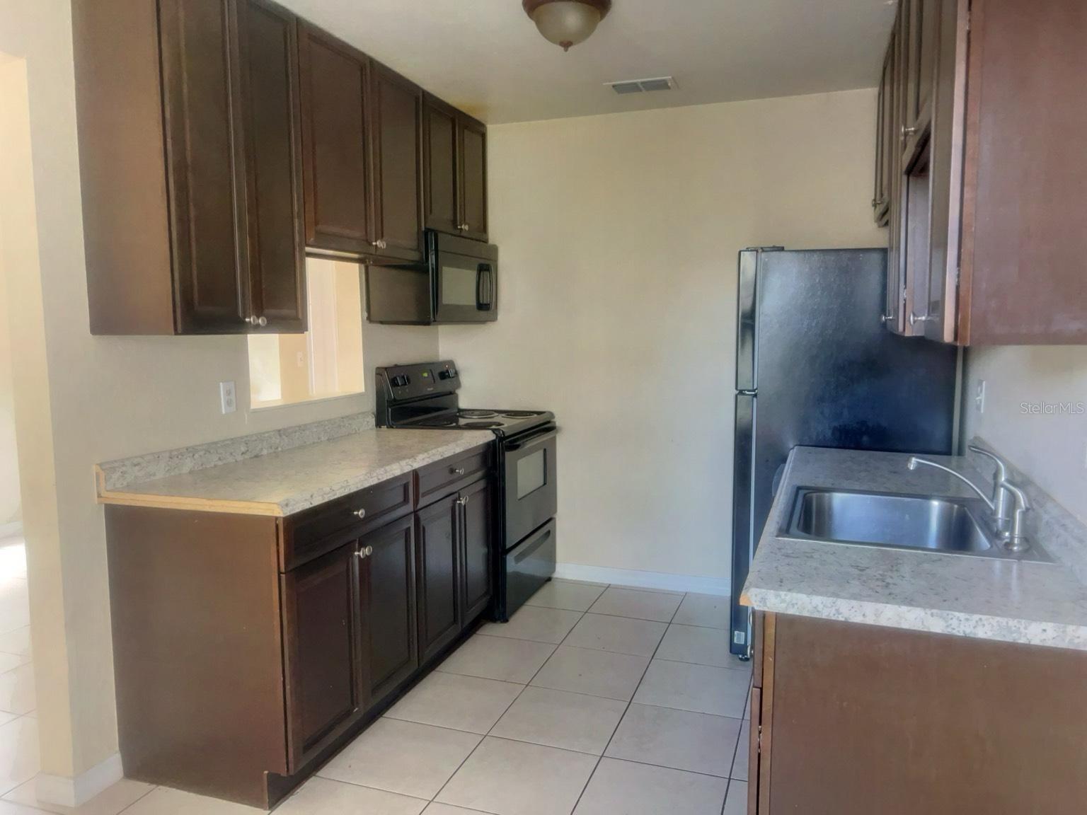 Image 7 of 17 For 4027 Versailles Drive 4027f