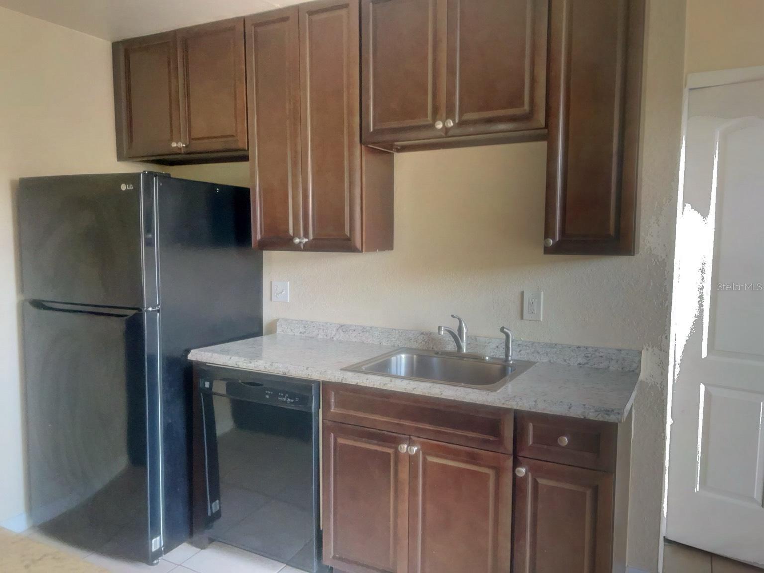 Image 8 of 17 For 4027 Versailles Drive 4027f
