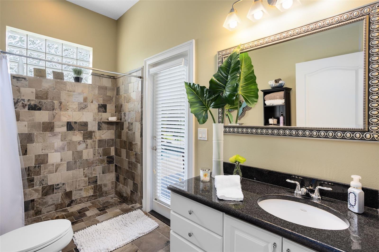 Listing photo id 9 for 5214 Phillips Oaks Lane