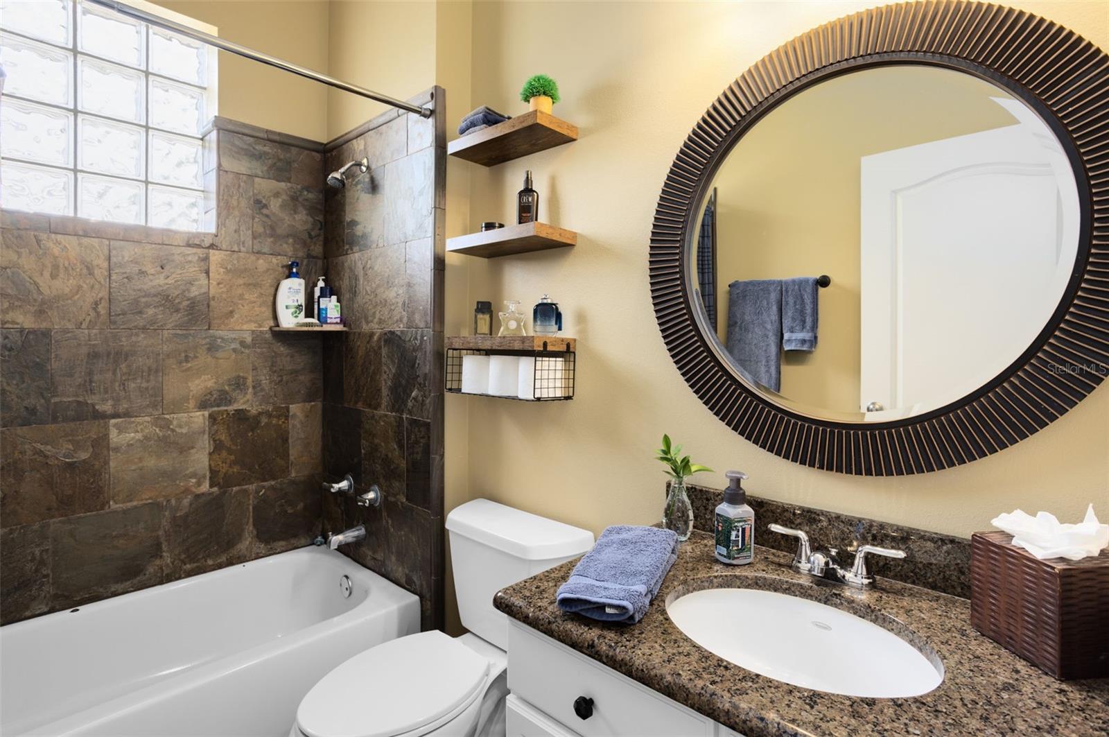 Listing photo id 11 for 5214 Phillips Oaks Lane