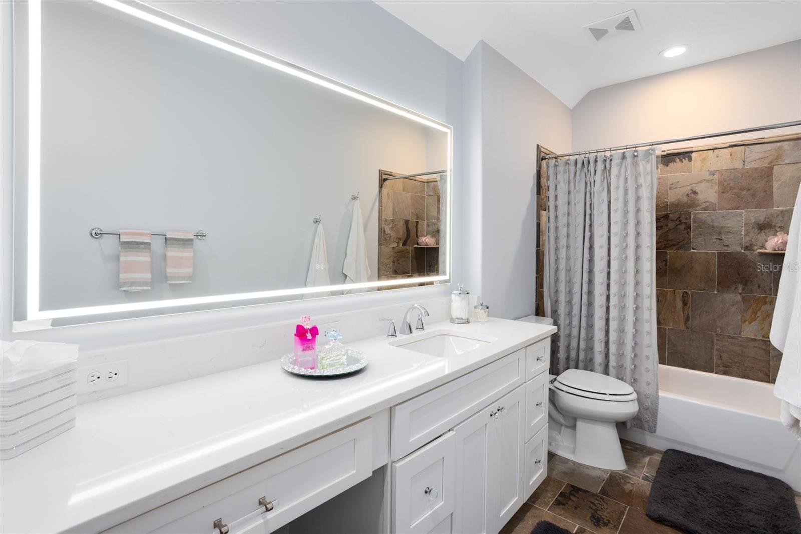Listing photo id 15 for 5214 Phillips Oaks Lane
