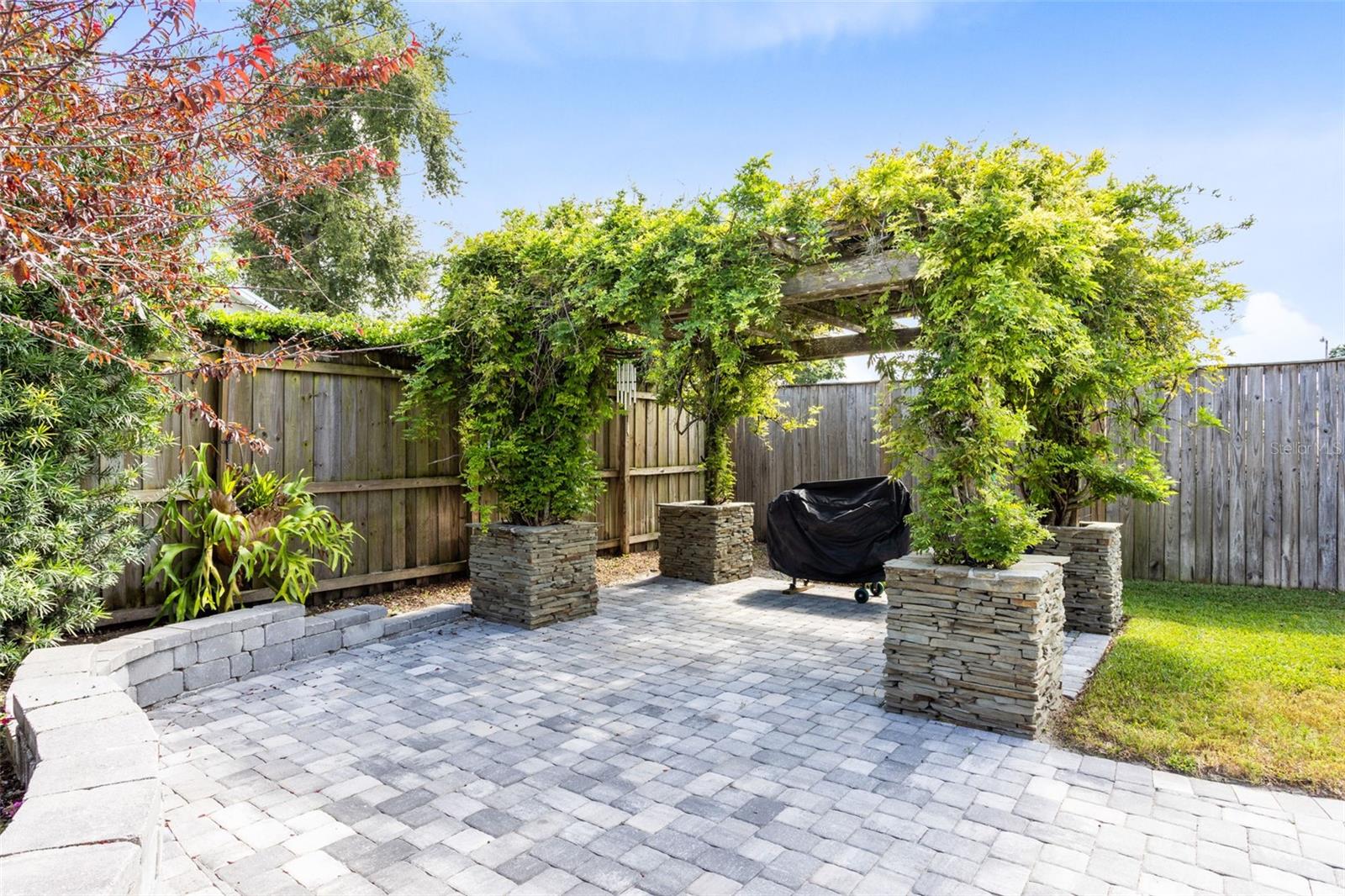 Listing photo id 4 for 5214 Phillips Oaks Lane