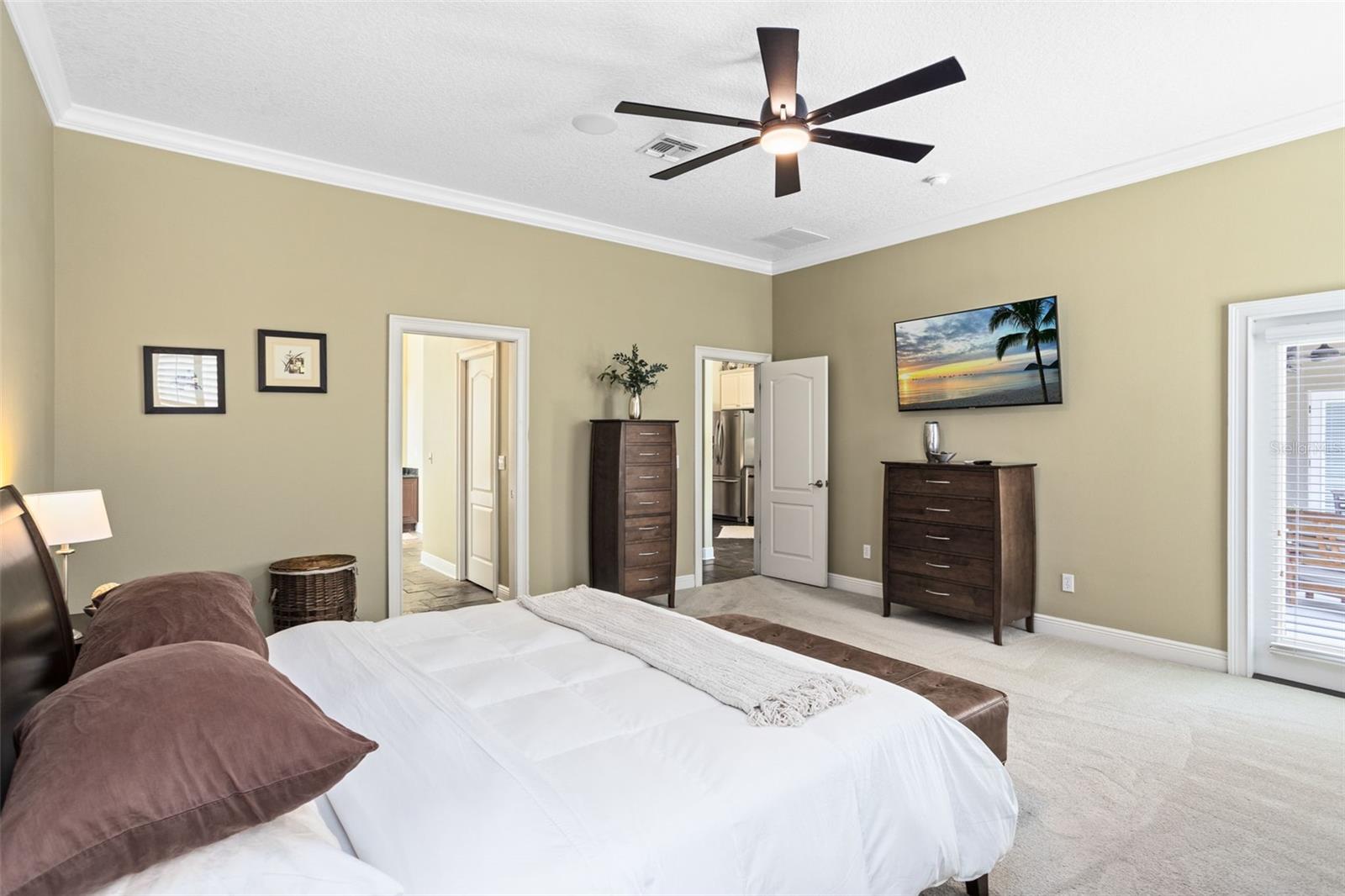 Listing photo id 6 for 5214 Phillips Oaks Lane