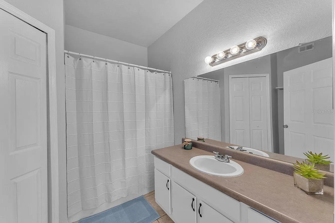 Image 14 of 18 For 6017 Westgate Drive 914