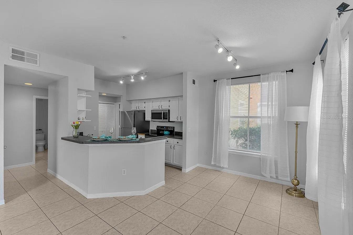 Image 7 of 18 For 6017 Westgate Drive 914