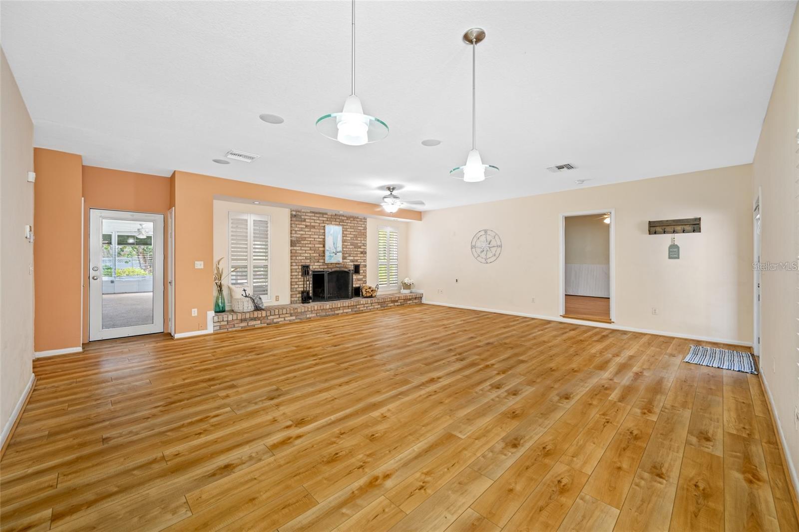 Image 21 of 56 For 401 Whitcomb Boulevard