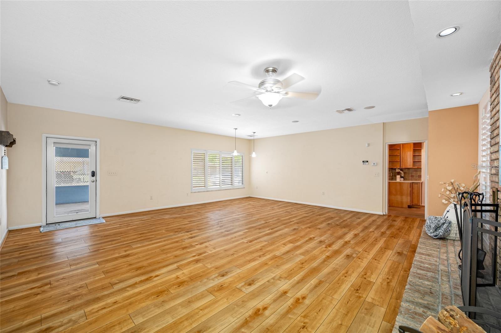Image 22 of 56 For 401 Whitcomb Boulevard