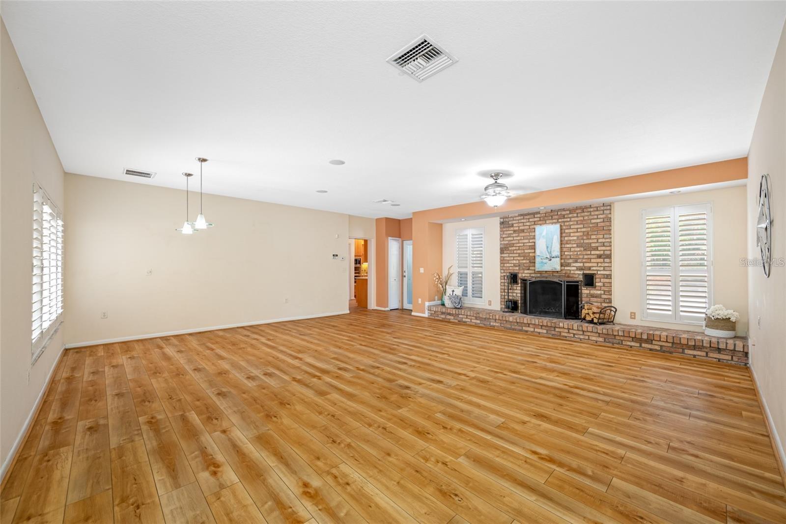 Image 23 of 56 For 401 Whitcomb Boulevard