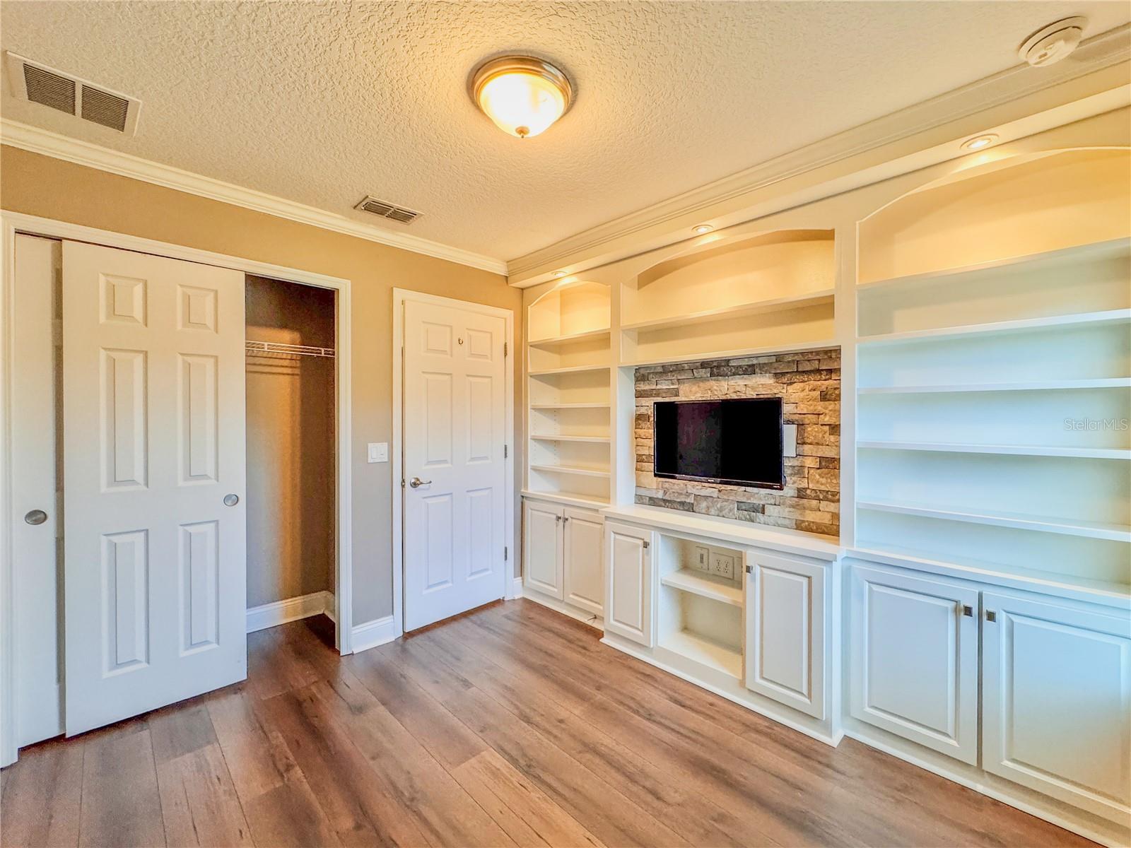 Image 17 of 37 For 7321 Brightland Street