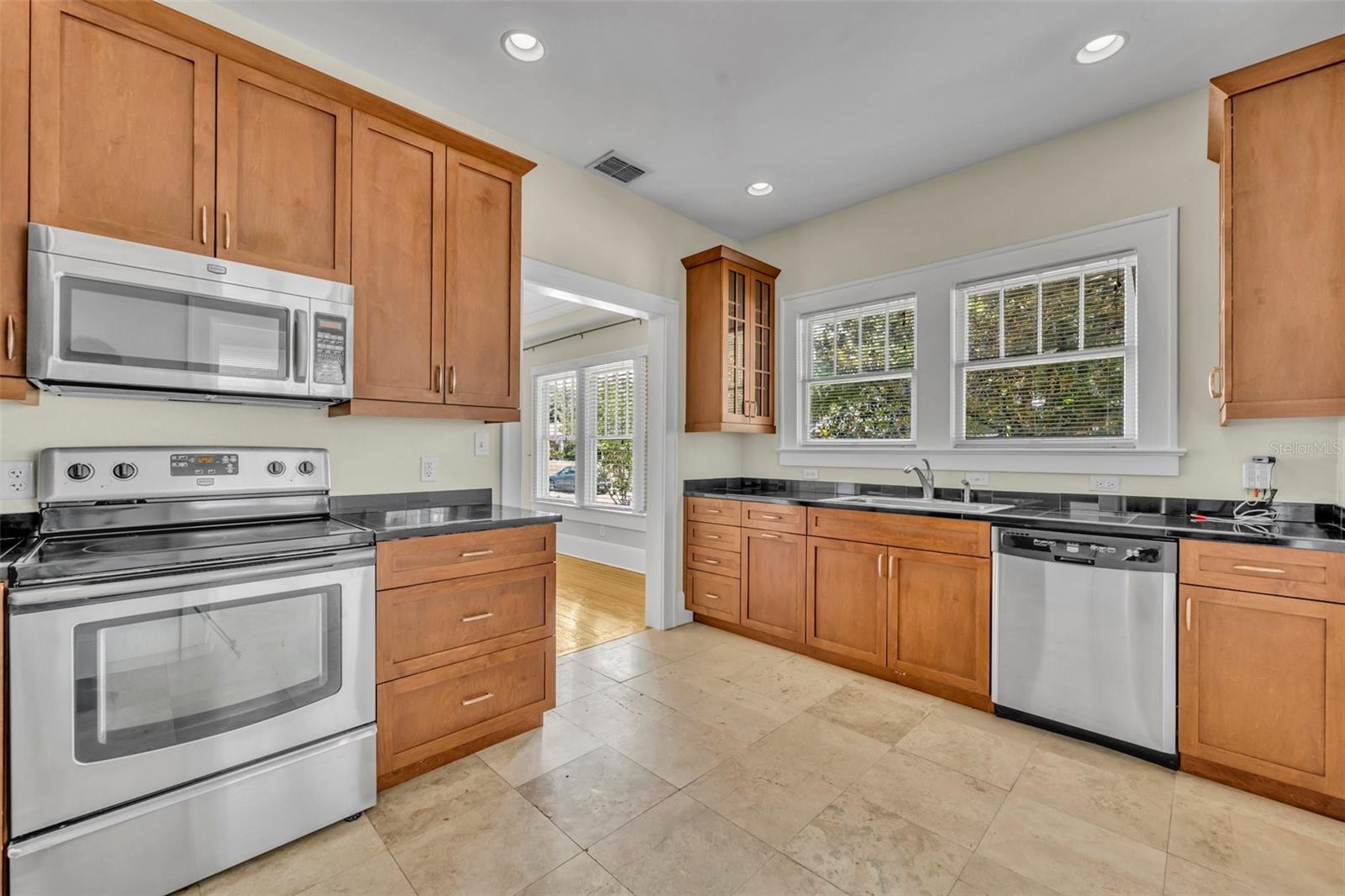 Image 10 of 24 For 1216 Washington Street