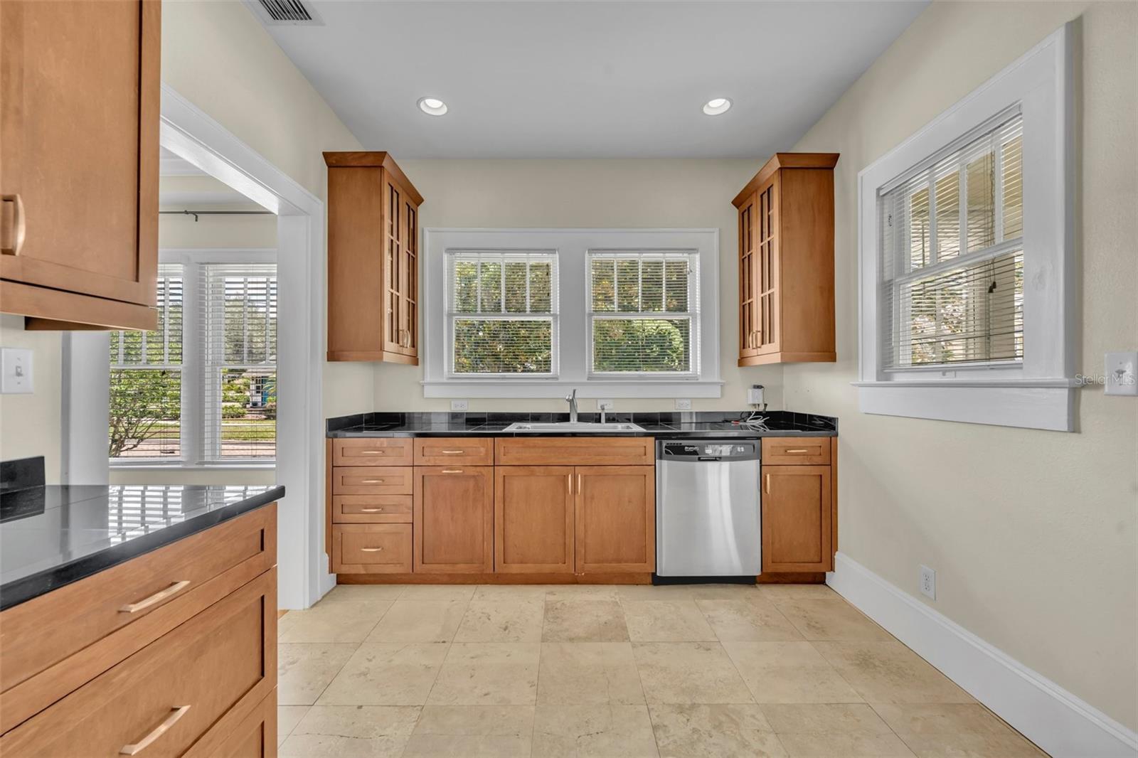 Image 12 of 24 For 1216 Washington Street