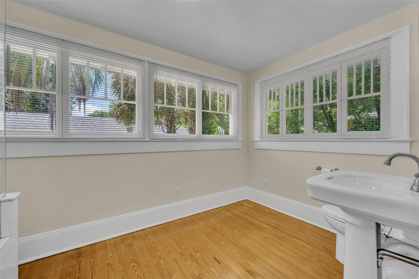 Image 18 of 24 For 1216 Washington Street
