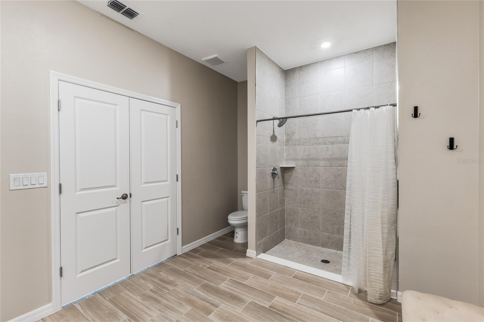 Image 17 of 29 For 1601 Andover Ridge Drive