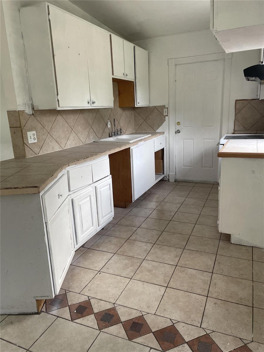 Image 3 of 17 For 4505 Lake Lawn Avenue