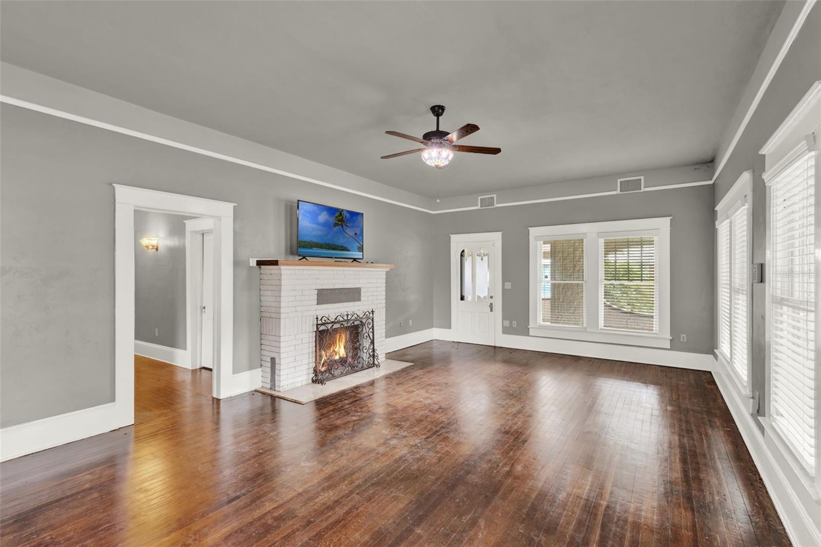 Image 18 of 43 For 211 Cassady Street