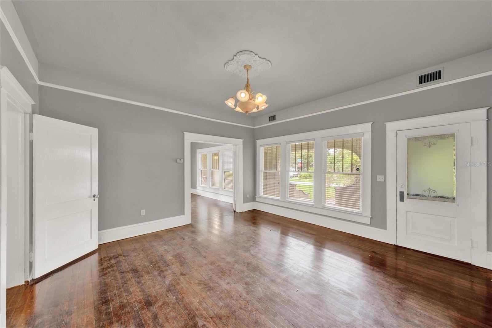Image 23 of 43 For 211 Cassady Street