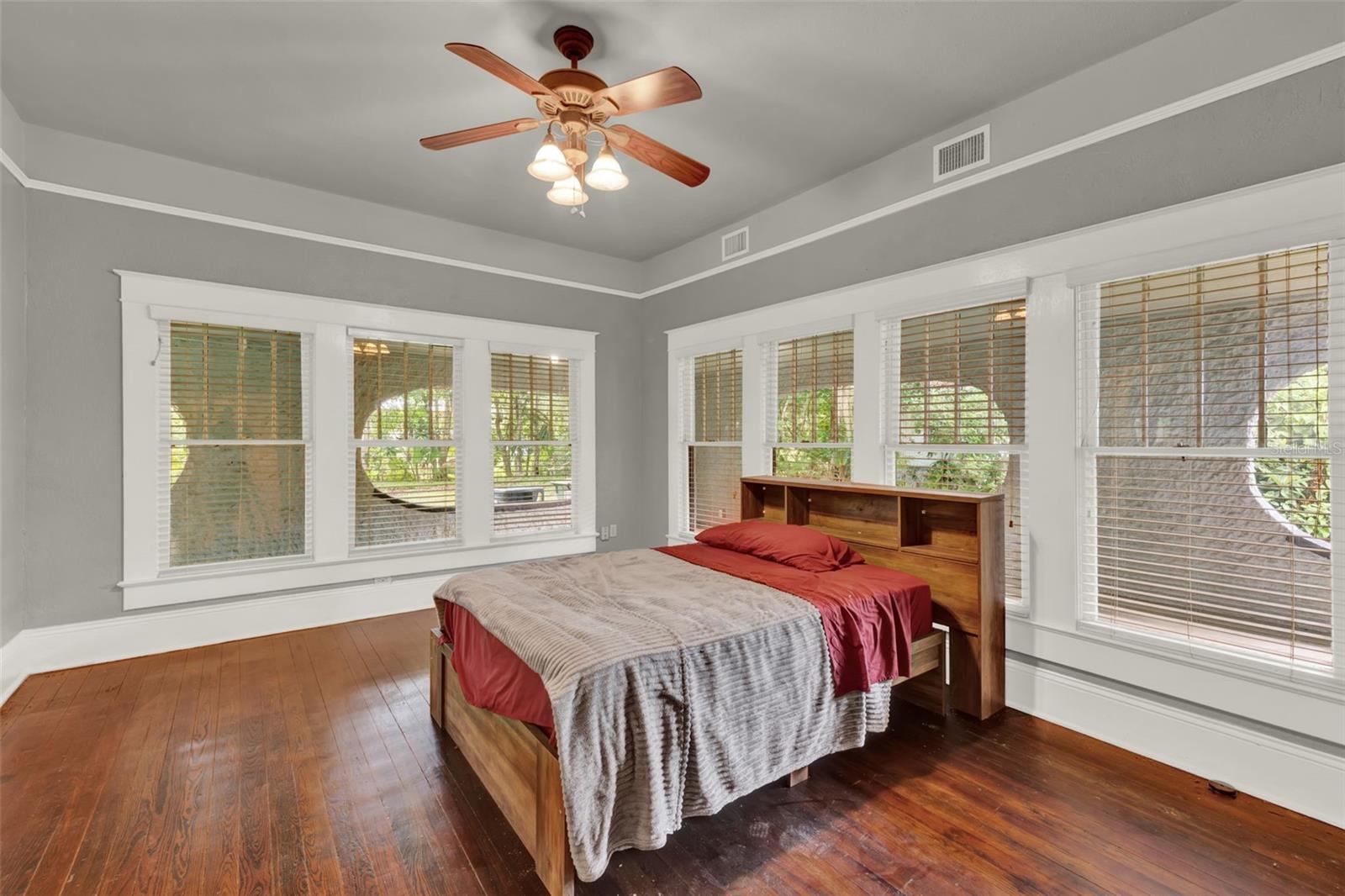 Image 31 of 43 For 211 Cassady Street