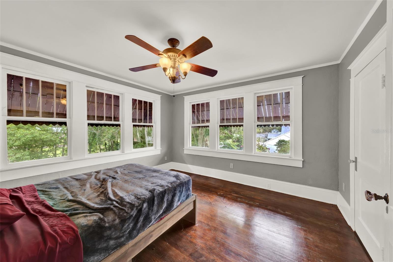 Image 33 of 43 For 211 Cassady Street