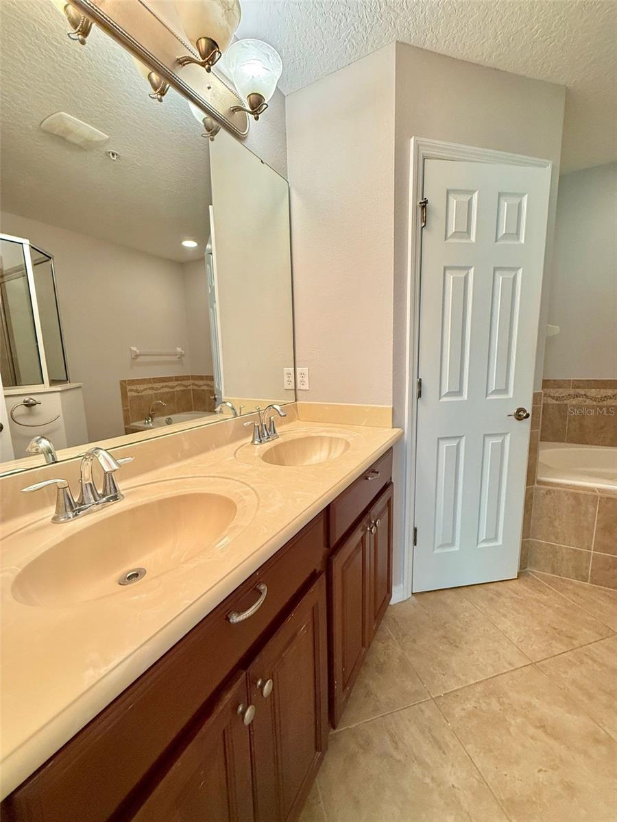 Image 15 of 21 For 9244 Sweet Maple Avenue