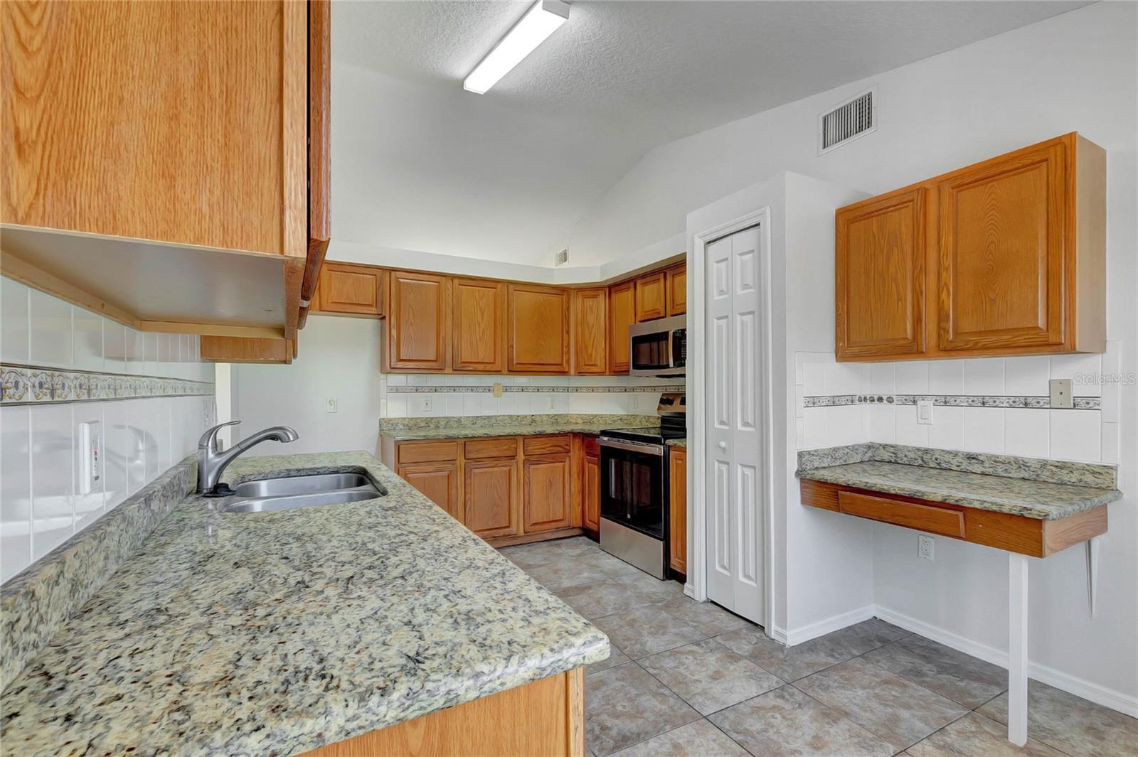 Image 13 of 48 For 849 Jarnac Drive