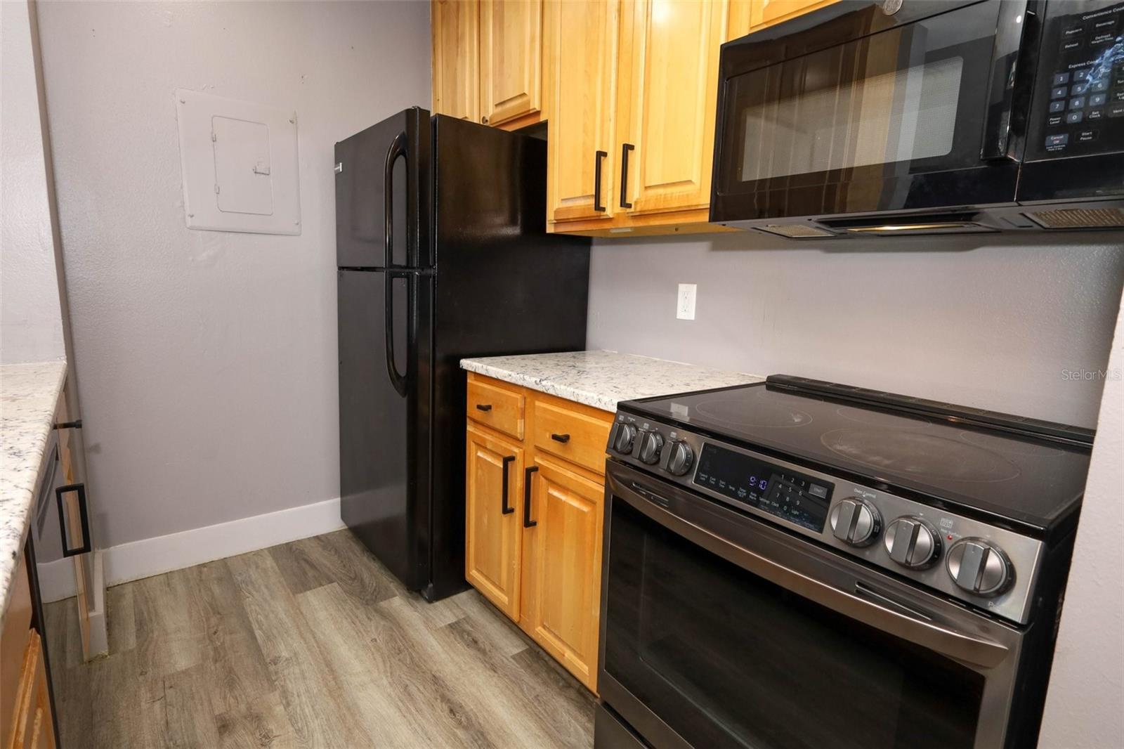 Image 7 of 38 For 6070 Westgate Drive 204