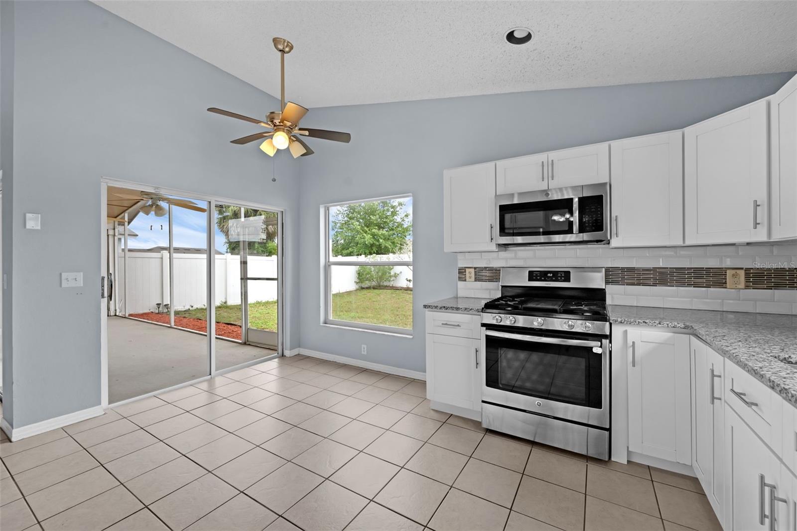 Image 11 of 33 For 7712 Water Oak Court