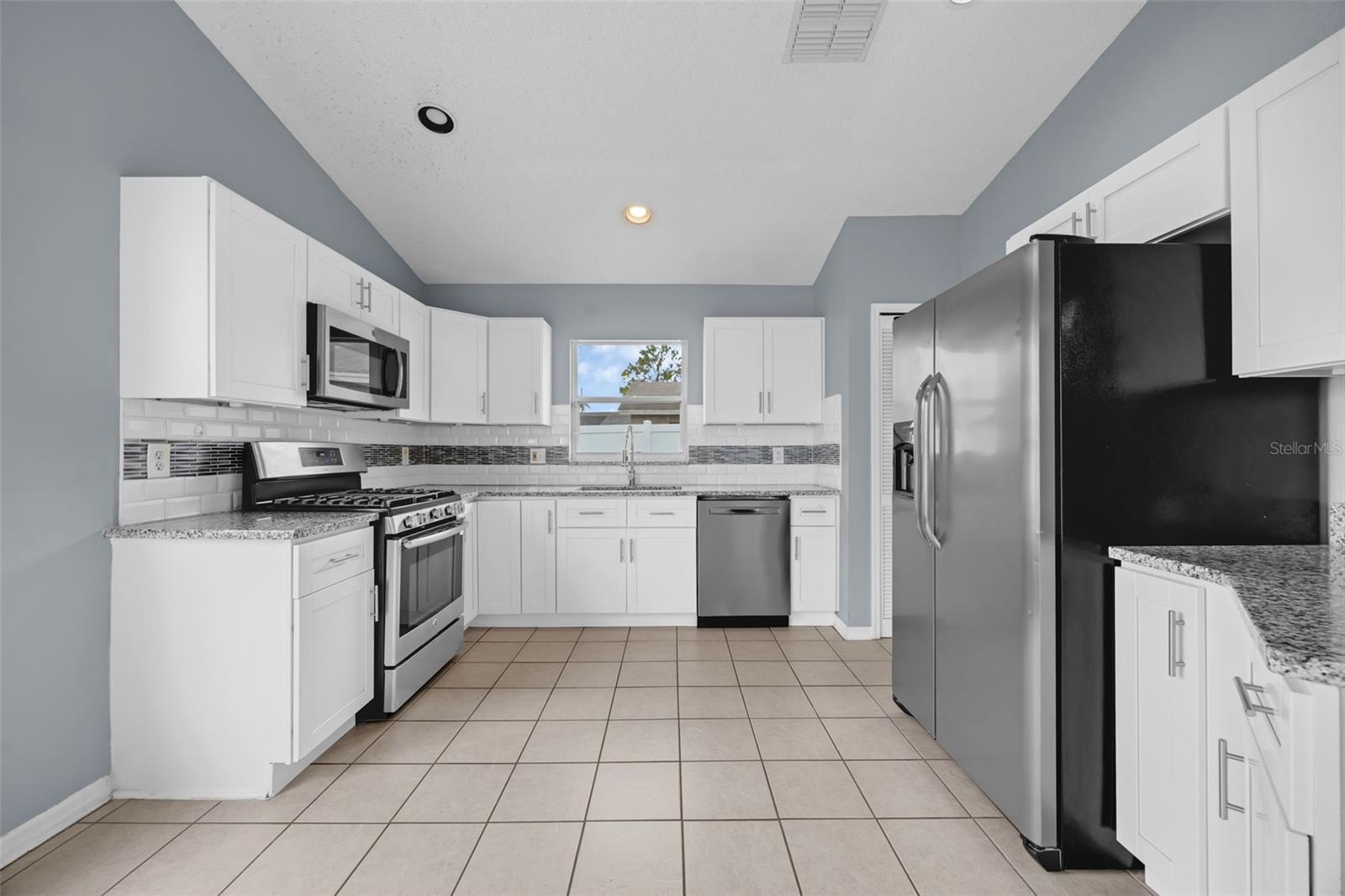 Image 12 of 33 For 7712 Water Oak Court