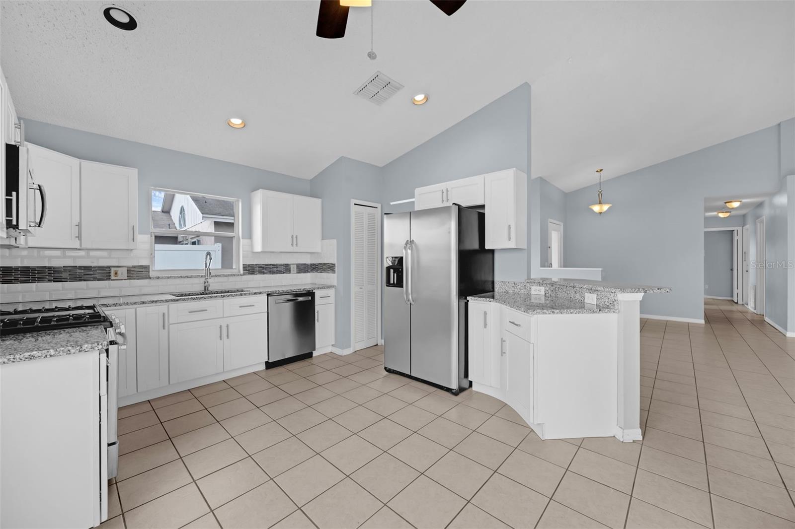 Image 13 of 33 For 7712 Water Oak Court