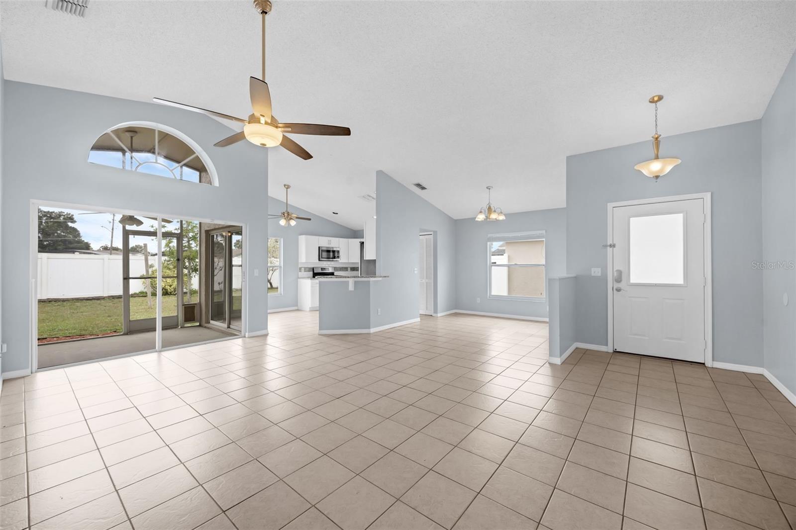 Image 17 of 33 For 7712 Water Oak Court