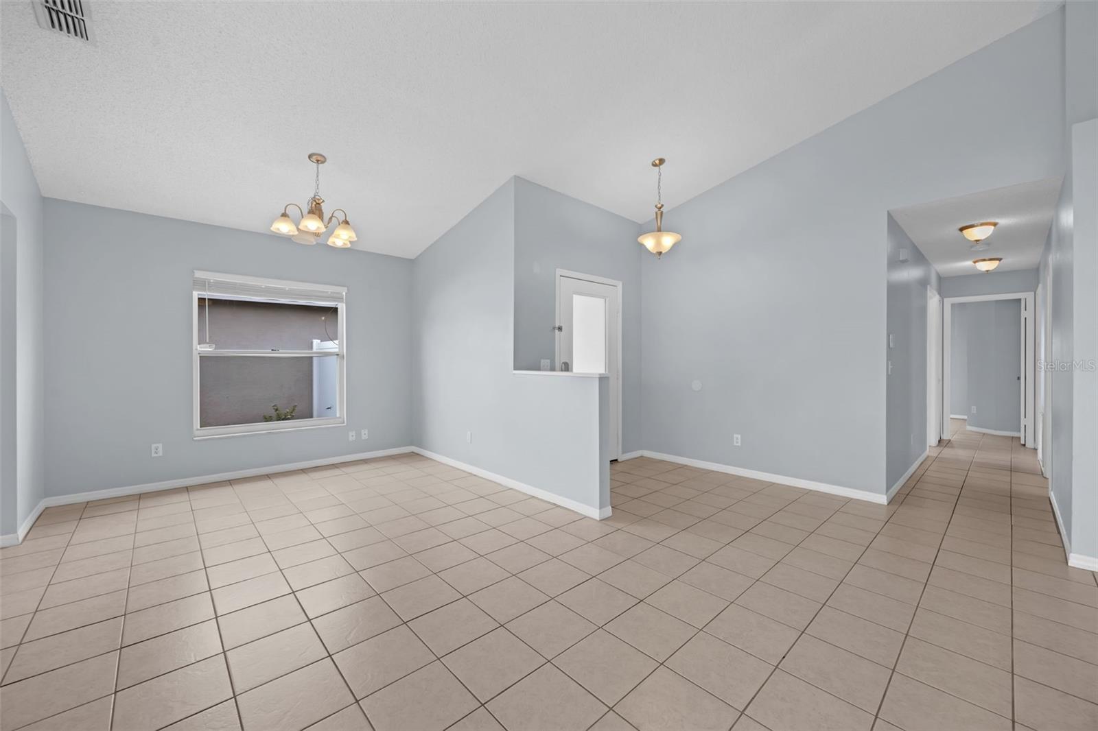 Image 19 of 33 For 7712 Water Oak Court