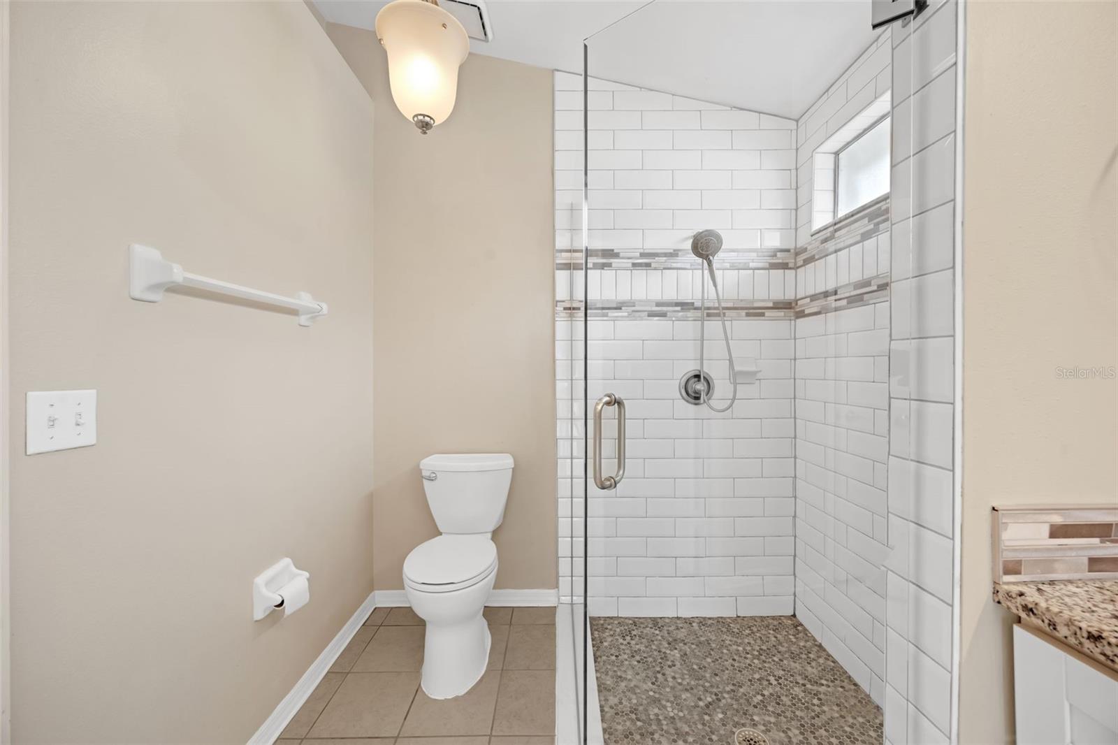 Image 26 of 33 For 7712 Water Oak Court
