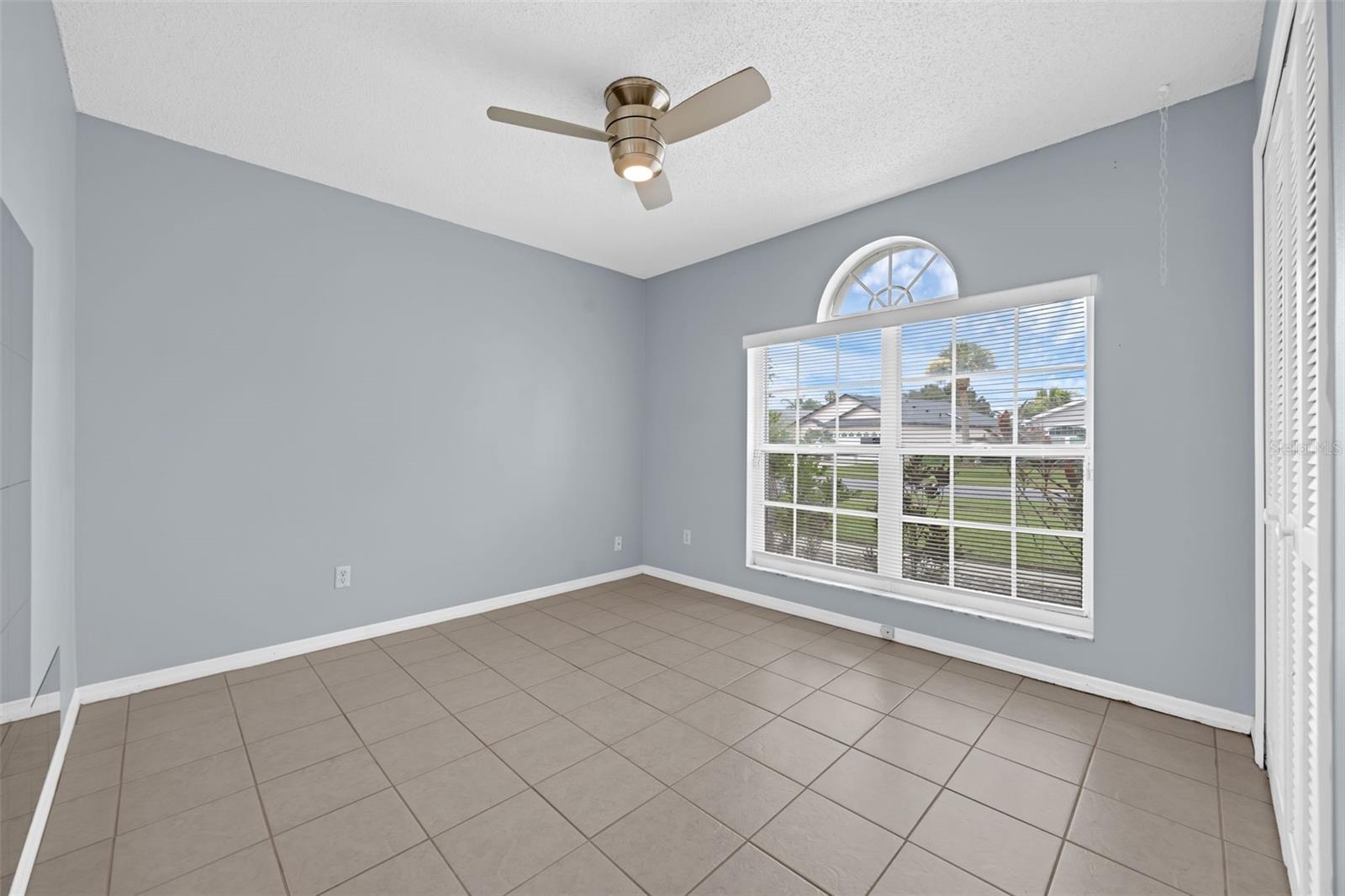 Image 28 of 33 For 7712 Water Oak Court