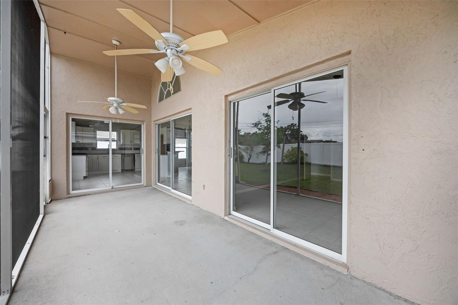 Image 4 of 33 For 7712 Water Oak Court