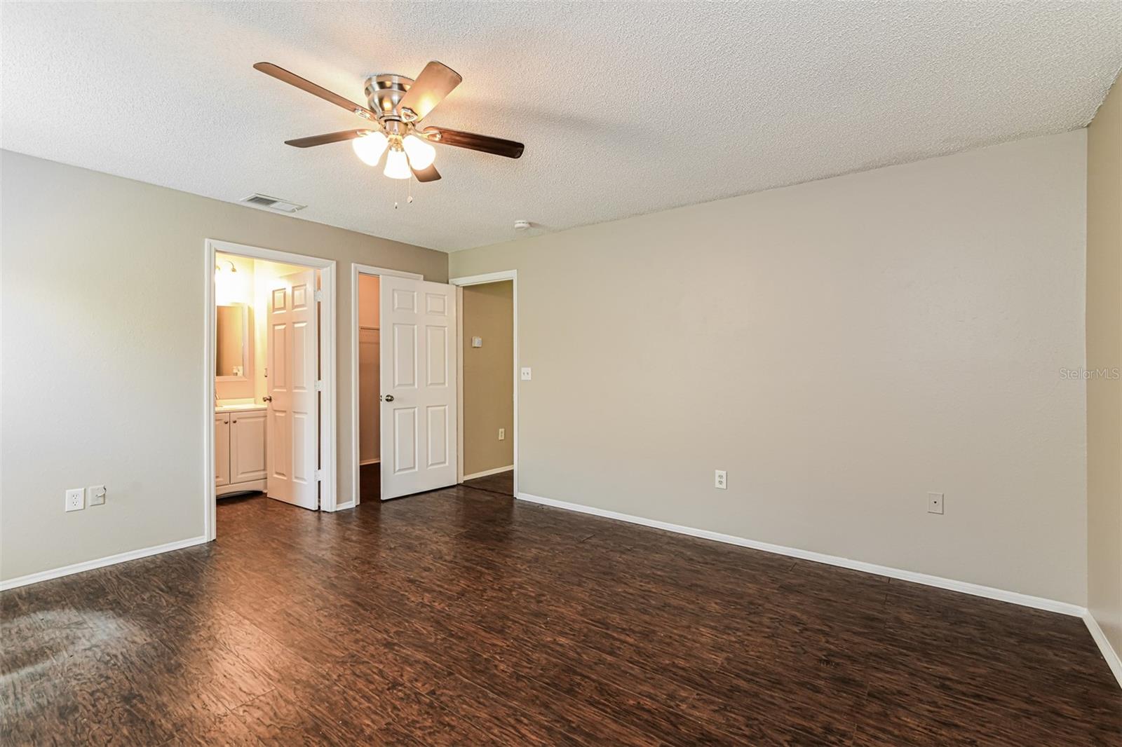 Image 11 of 21 For 358 Lake Daisy Circle