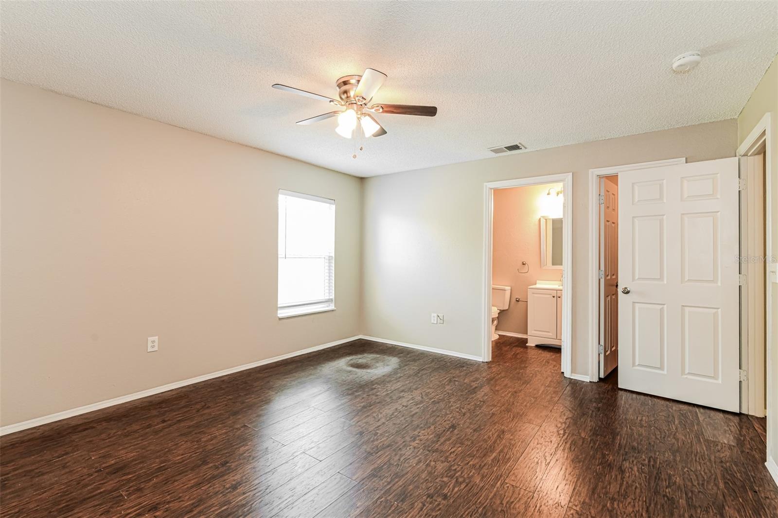 Image 12 of 21 For 358 Lake Daisy Circle