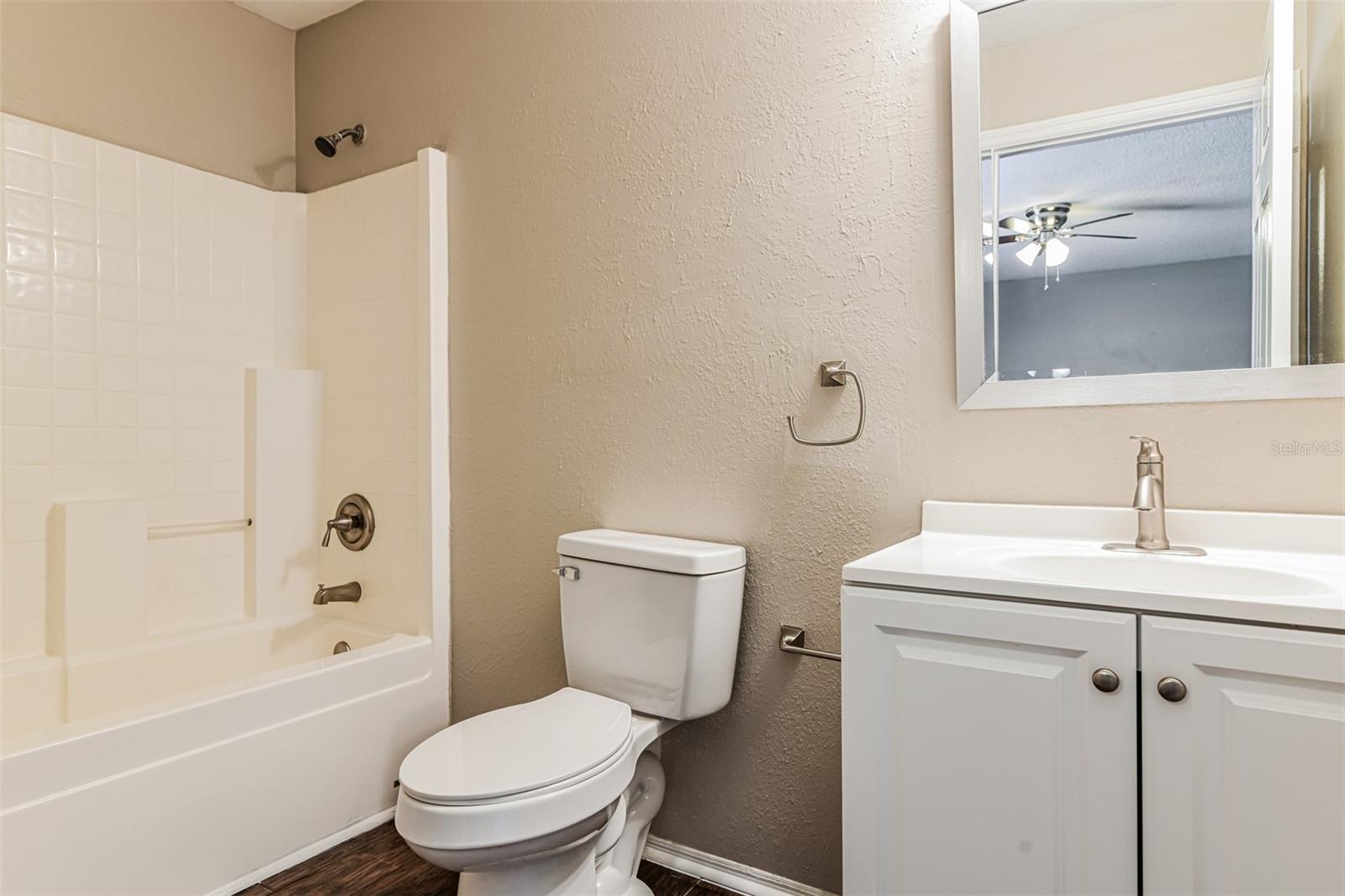Image 13 of 21 For 358 Lake Daisy Circle
