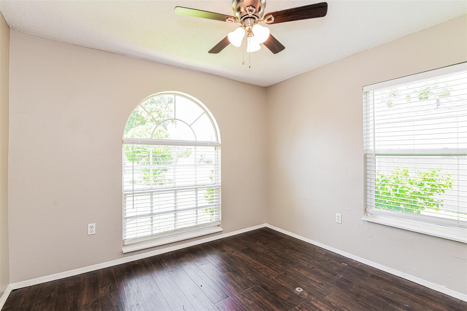 Image 15 of 21 For 358 Lake Daisy Circle