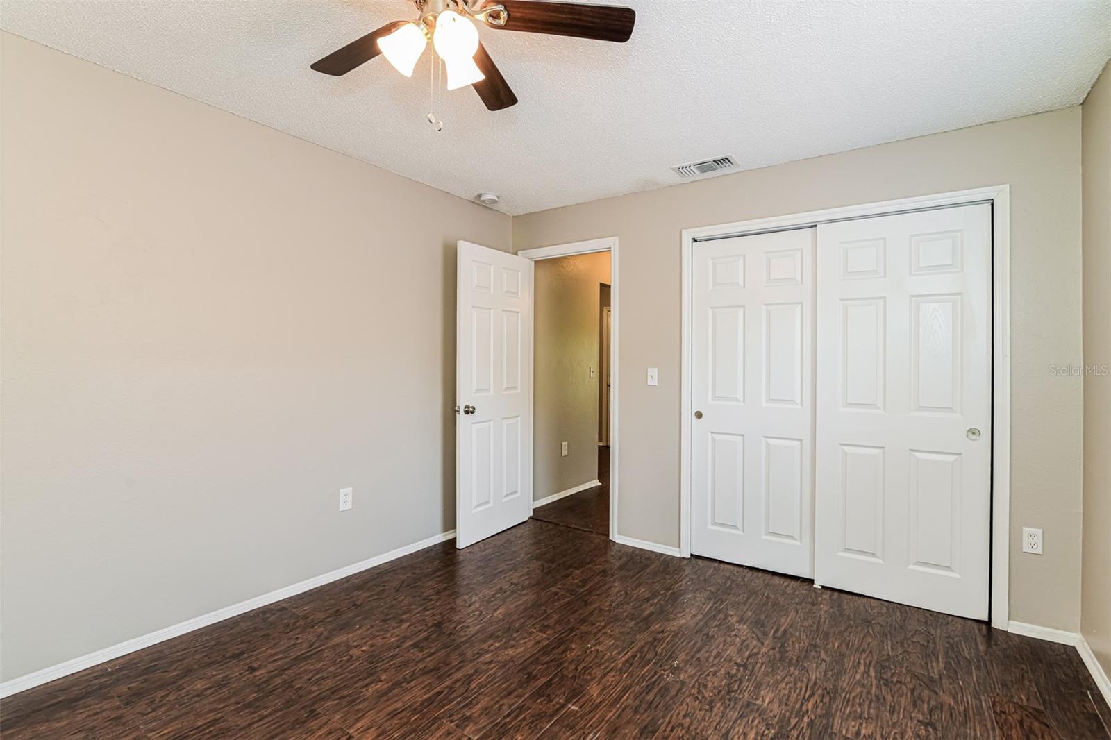 Image 16 of 21 For 358 Lake Daisy Circle