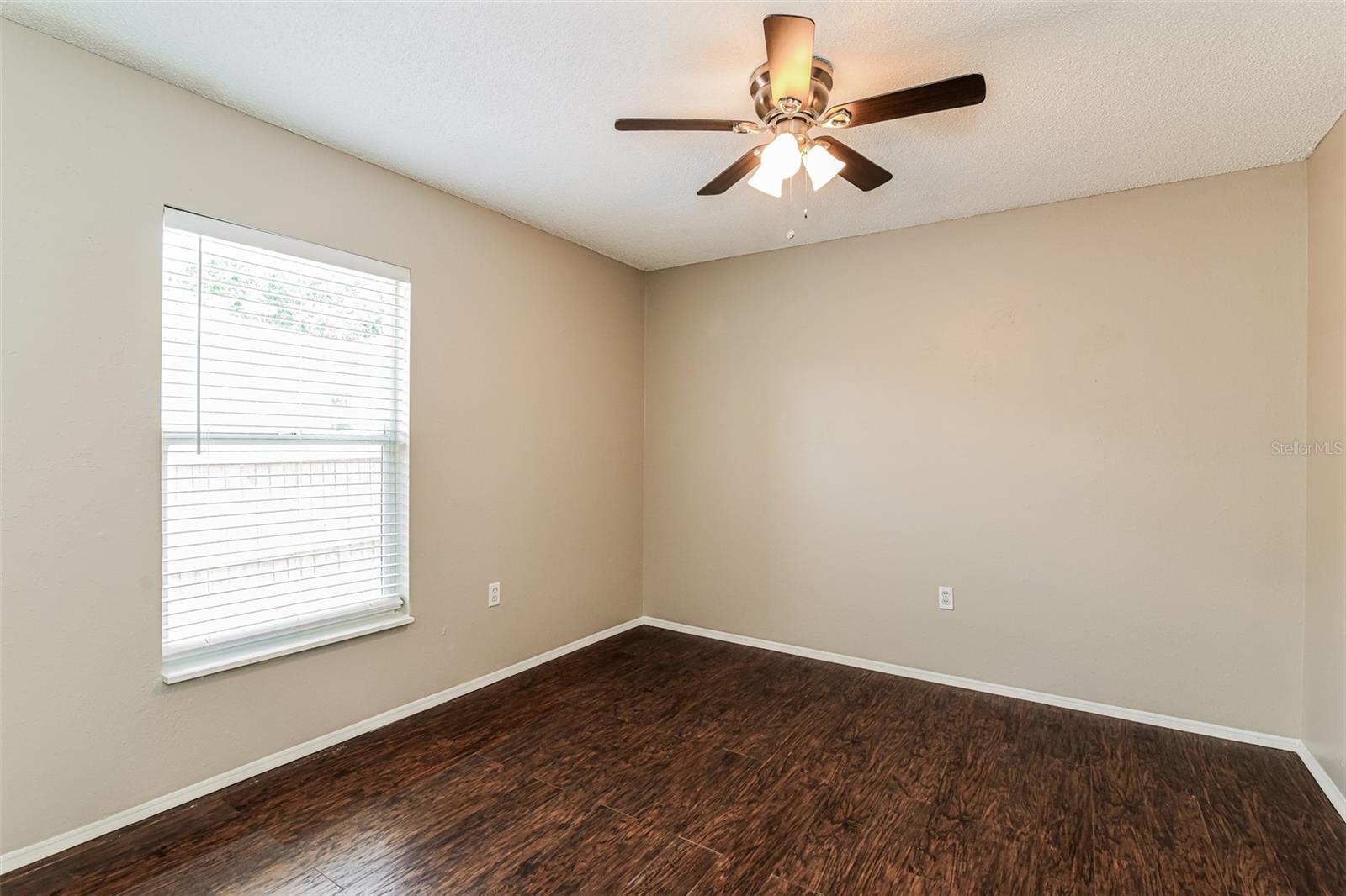 Image 17 of 21 For 358 Lake Daisy Circle