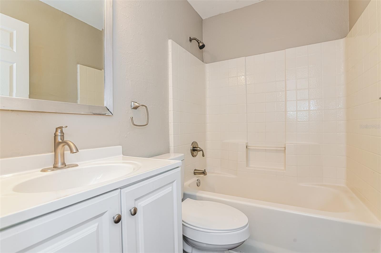 Image 18 of 21 For 358 Lake Daisy Circle