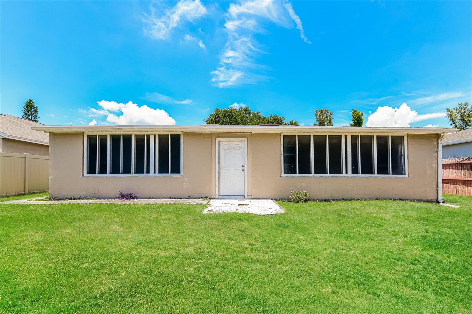 Image 19 of 21 For 358 Lake Daisy Circle