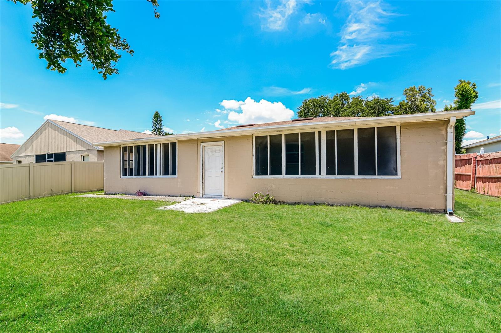 Image 20 of 21 For 358 Lake Daisy Circle