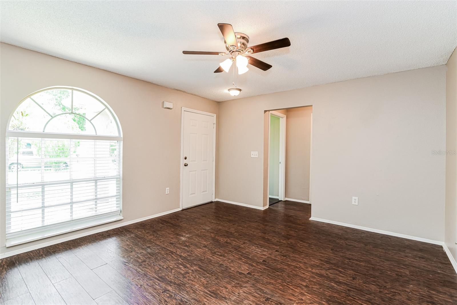 Image 3 of 21 For 358 Lake Daisy Circle
