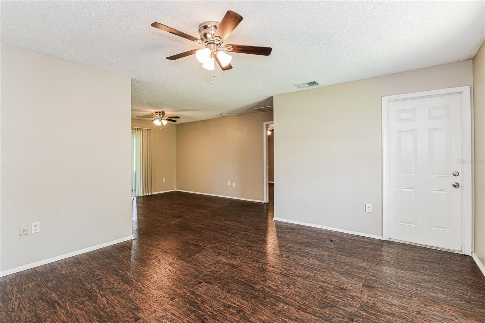 Image 4 of 21 For 358 Lake Daisy Circle