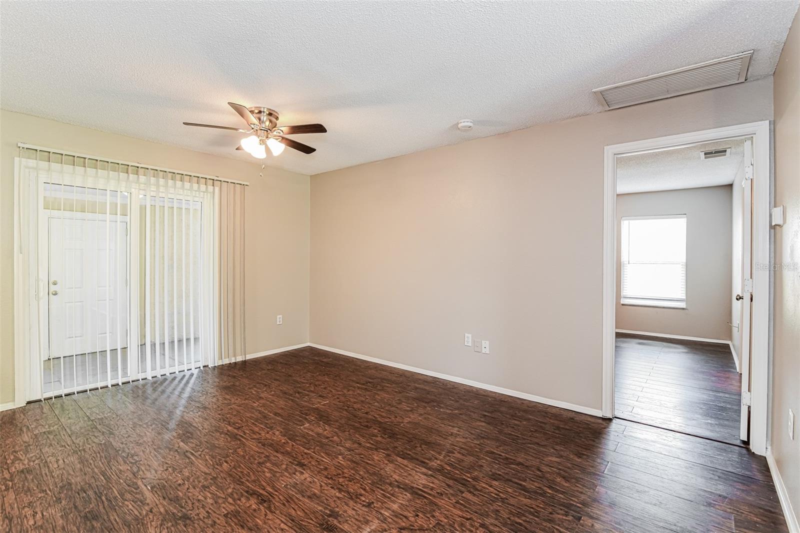 Image 5 of 21 For 358 Lake Daisy Circle