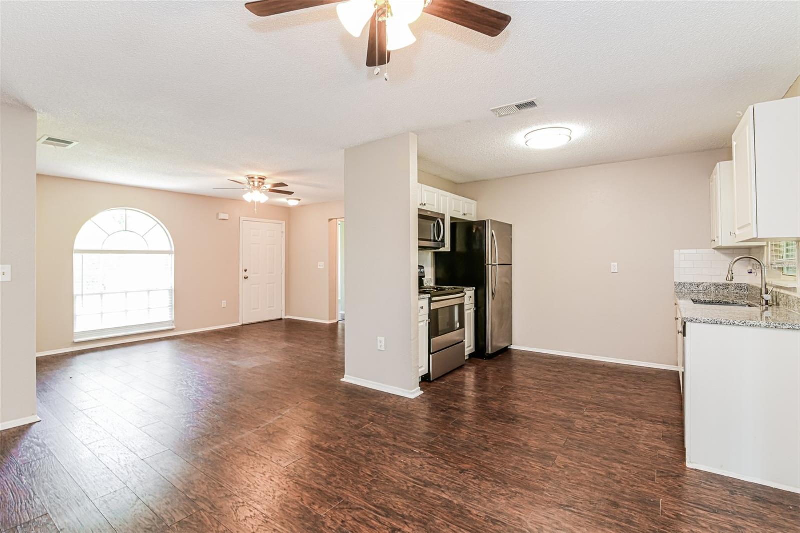 Image 6 of 21 For 358 Lake Daisy Circle