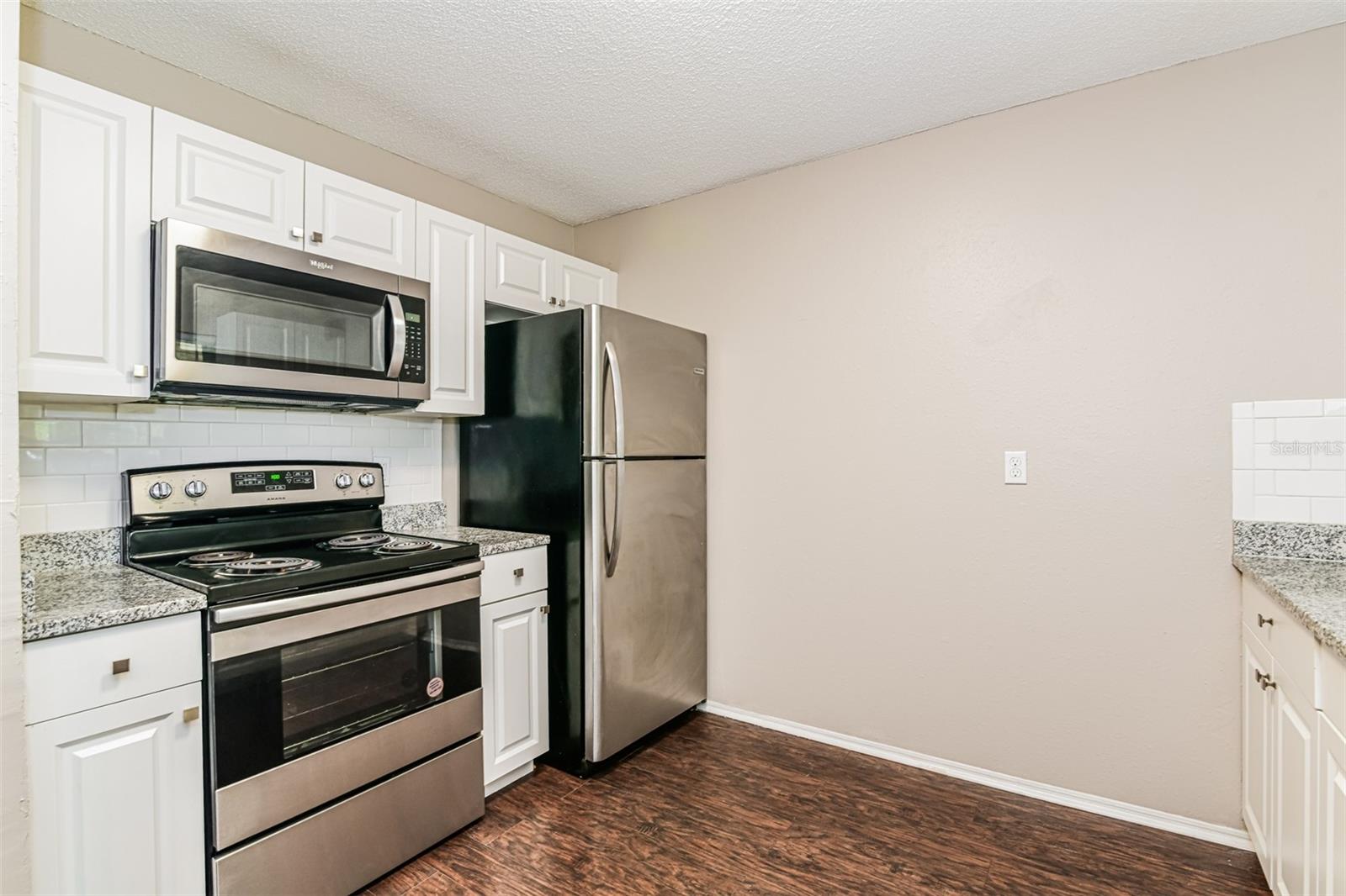 Image 7 of 21 For 358 Lake Daisy Circle