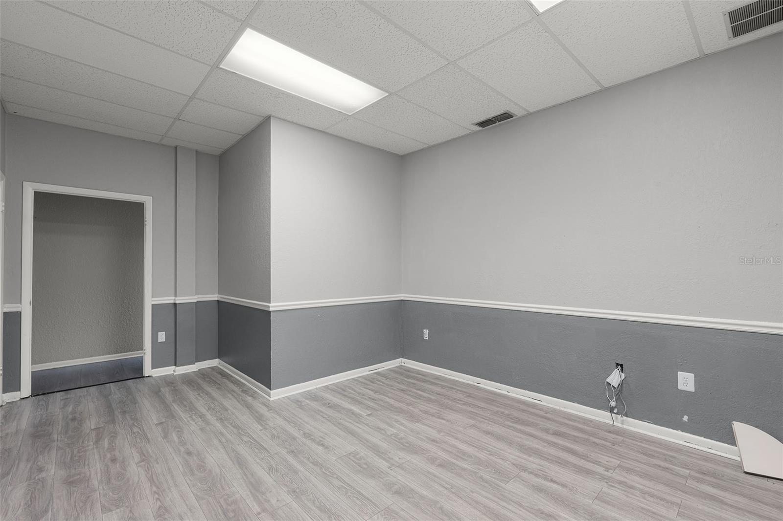 Image 11 of 22 For 220 Palmetto Avenue